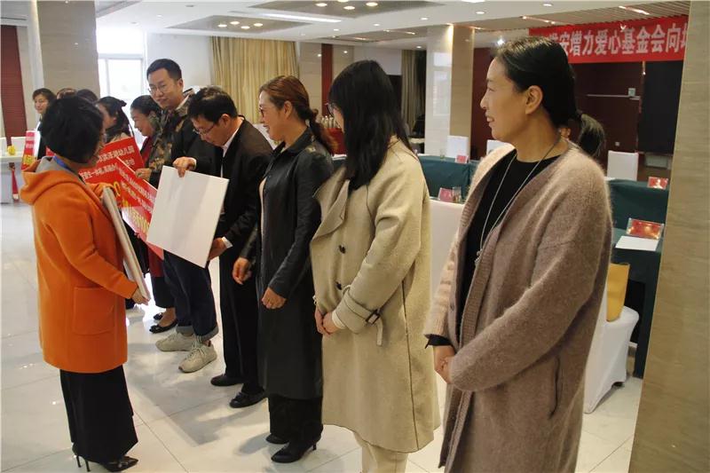 “捐資助學 公益茅臺”行動進行中！(圖13)